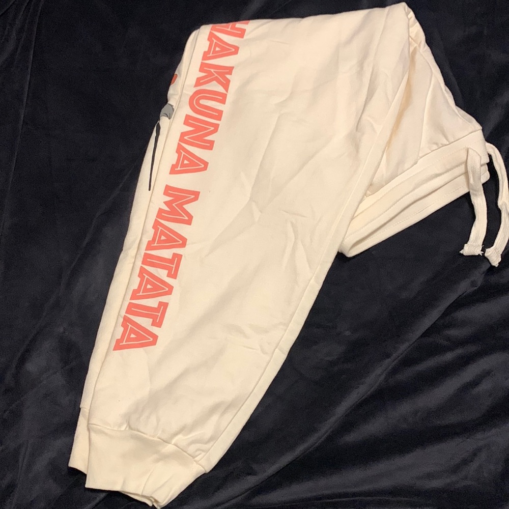 Size 3xl(21) lion king sweat pants